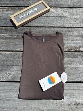 VUORI Current Tech Tee MENS size large nwt Current Tech Tee huckleberry